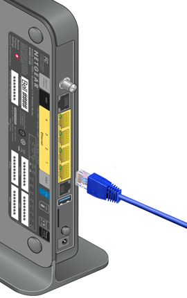 Branchez une extrémité du câble Ethernet à un des ports Ethernet situés à l