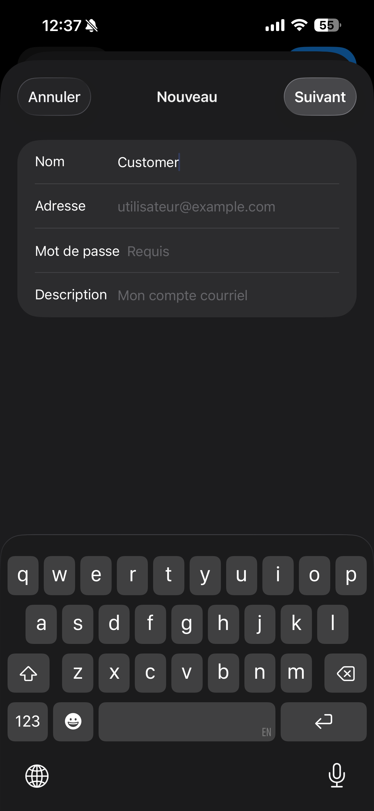 Touchez Courriel et entre ton adresse courriel Bell.