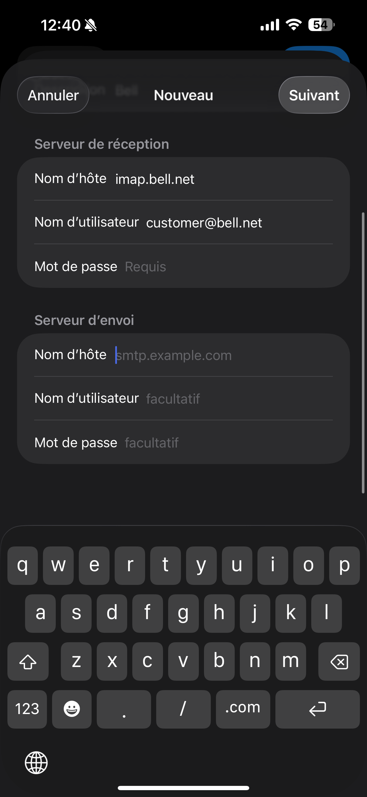 Sous SERVEUR DE COURRIEL SORTANT, touche Nom d’hôte et entre smtphm.sympatico.ca.