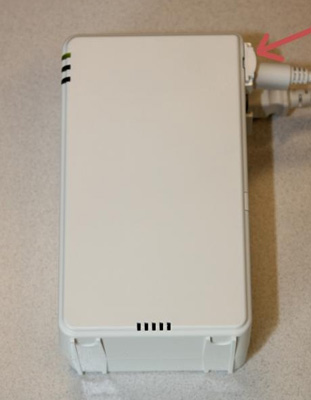 UPS-1215 clasp to open door