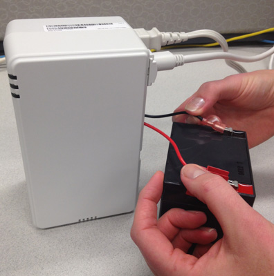 UPS-1215 connecting leads to battery terminal