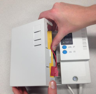 UPS-1232 closing door