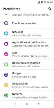 Faites défiler puis touchez Utilisateurs et comptes.