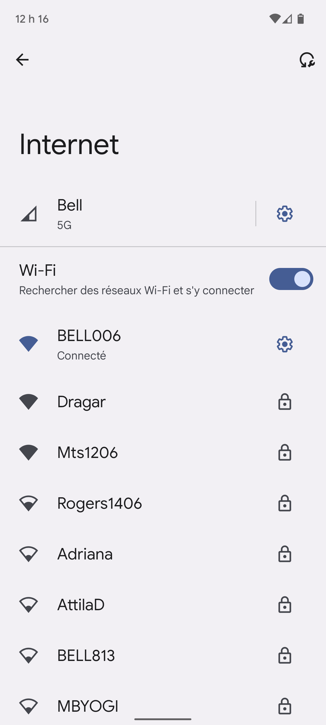 Le téléphone est connecté au réseau Wi-Fi.