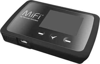 Sur le Novatel Wireless MiFi 6630, faites glisser le couvercle de recharge vers la droite.