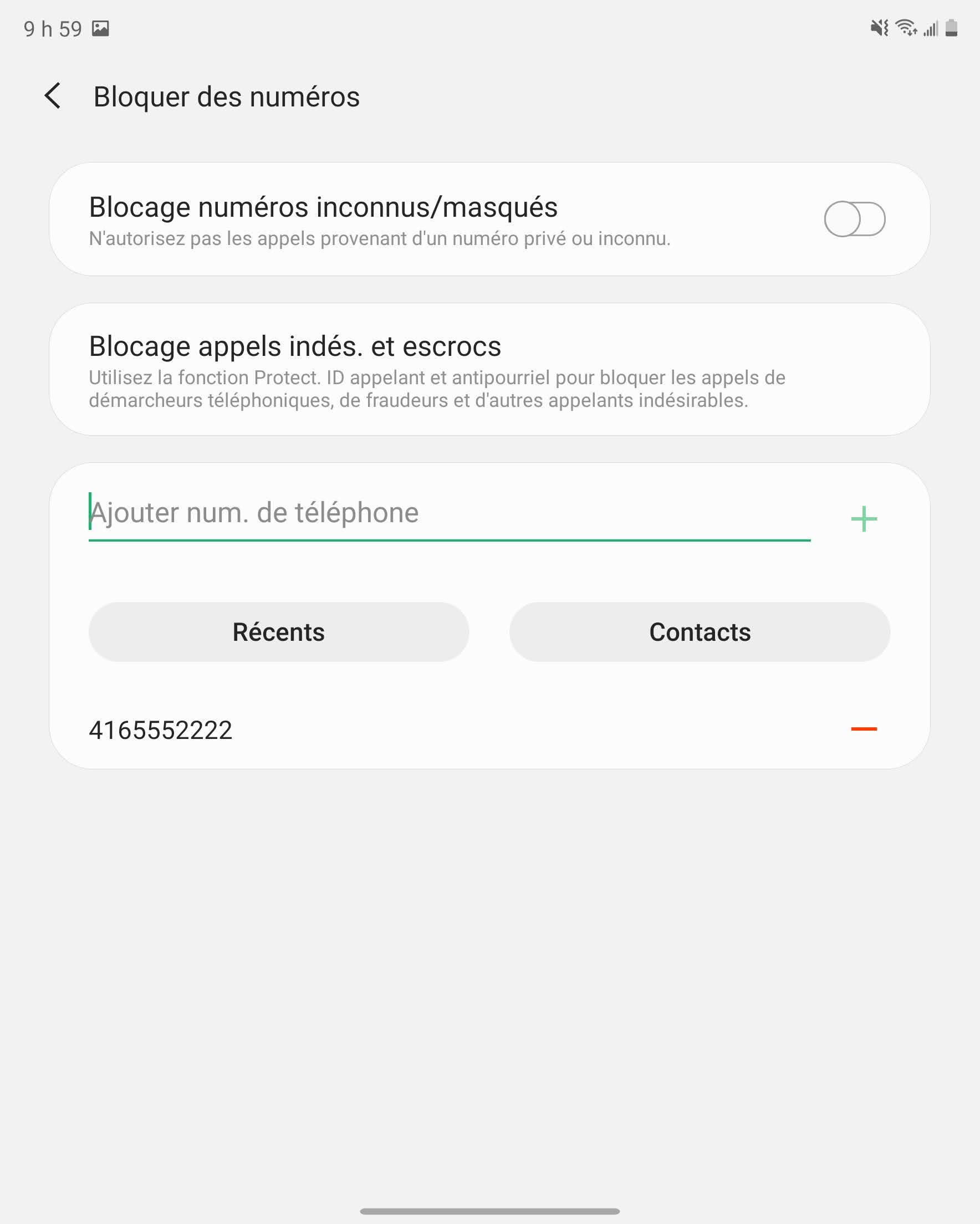 Pour retirer un numéro de téléphone de la liste de blocage, touchez l’icône - à côté du numéro de téléphone.