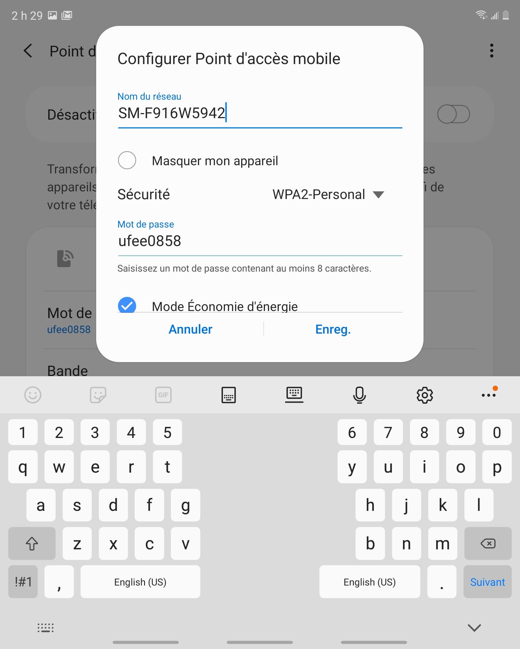 Pour modifier le nom de réseau, supprimez le nom existant et entrez-en un nouveau.