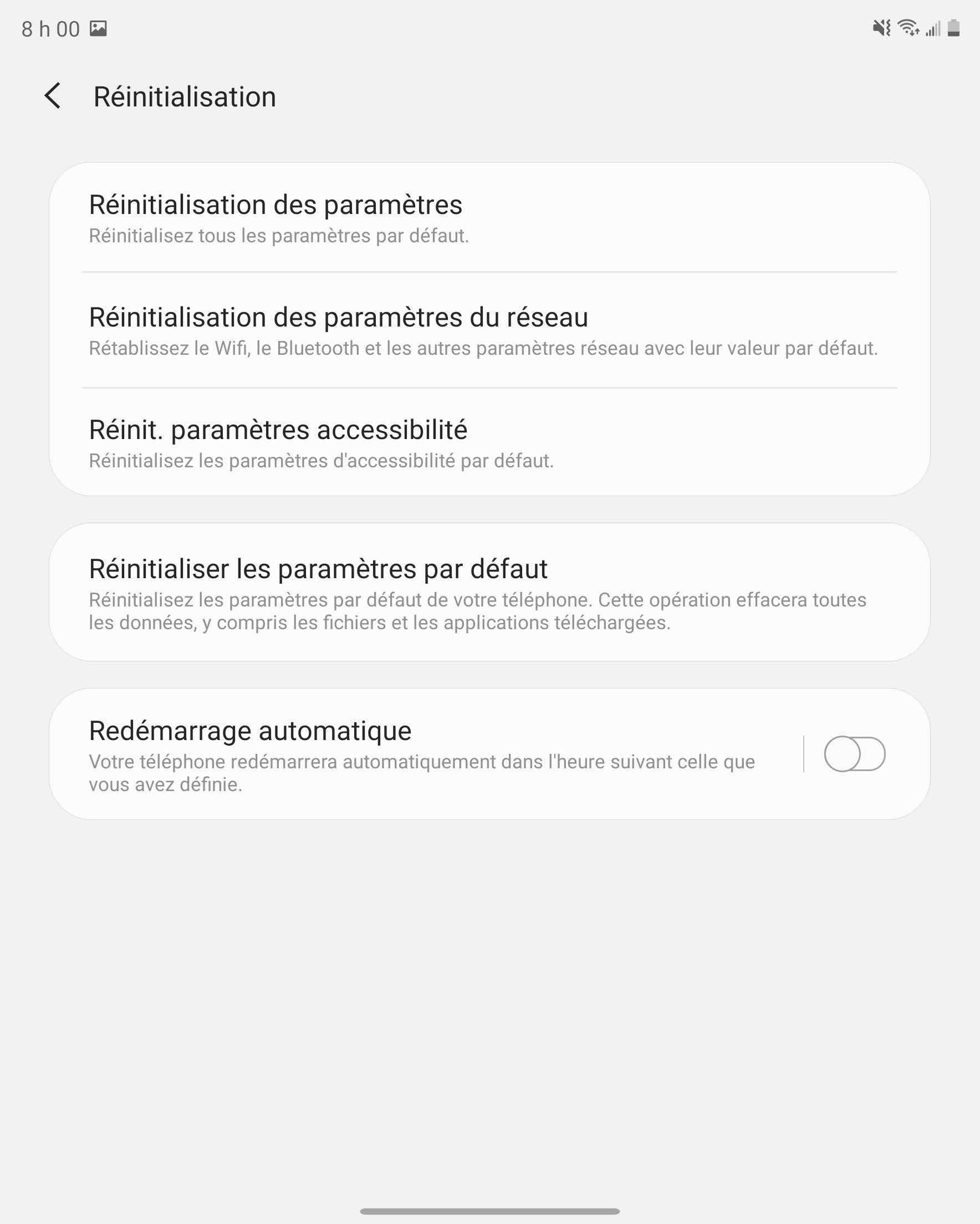 Touchez Réinitialisation des paramètres du réseau.
